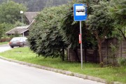 Według mieszkańców os. Hutnik takie ustawienie przystanków stwarza zagrożenie dla ruchu drogowego.