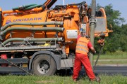 Od kilku dni na stalowowolskich ulicach można obserwować pracę wadowickiej firmy prowadzącej monitoring kanalizacji deszczowej.