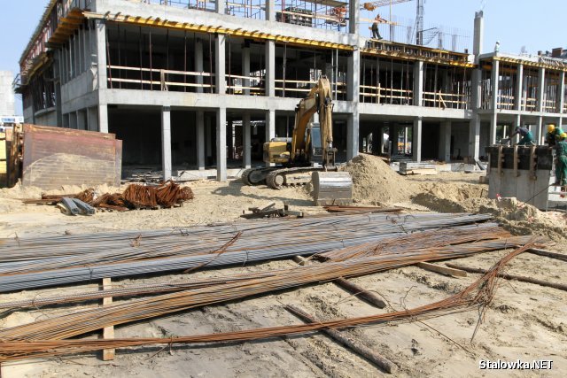 Powstająca przy ul. Popiełuszki Biblioteka Międzyuczelniana będzie udostępniać księgozbiór przez internet w domu czytelnika.