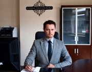 - Jesteśmy nowym biurem nieruchomości na stalowowolskim rynku, czyli mamy świeże podejście do obsługi klienta - twierdzi Łukasz Latawiec.
