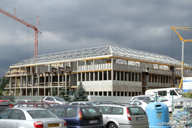 Przed zimą budynek Biblioteki Międzyuczelnianej ma zostać zamknięty w stanie surowym, aby ekipa mogła pracować wewnątrz mimo niskich temperatur.