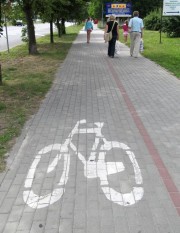 W Stalowej Woli przybywa ścieżek rowerowych, co oczywiście cieszy użytkowników jednośladów. Jednak wraz z ich budową, mieszkańcy zgłaszają coraz więcej uwag.