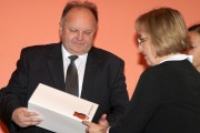 Prezydent miasta uhonorował łącznie 18 nauczycieli oraz siedmiu dyrektorów stalowowolskich szkół i przedszkoli gratyfikacjami w wysokości 2,6 tys. zł.