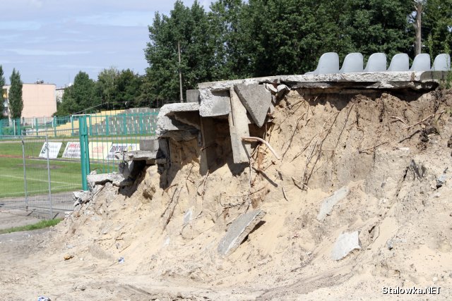 Według prezydenta Andrzeja Szlęzaka firma, która wygrała przetarg na budowę stadionu piłkarskiego MOSiR, nie upora się z tym zadaniem. 