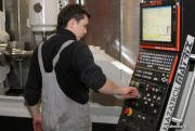 W pierwszej połowie grudnia przedstawiciele izraelskiej firmy produkującej profile aluminiowe i okna testowali w Inkubatorze Technologicznym możliwości obróbcze maszyn sterowanych numerycznie CNC. 