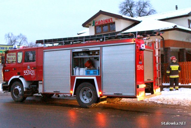 Na miejsce pożaru przybyło dwa zastępy straży pożarnej. W budynku nie było domowników.