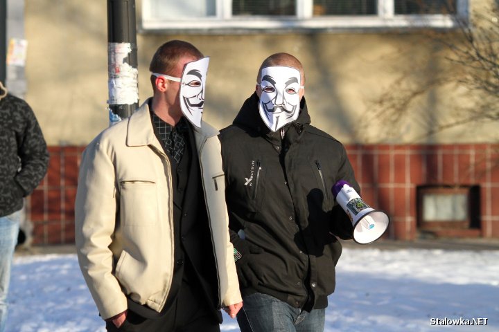 Manifestacja przed Urzędem Miasta w Stalowej Woli przeciwko ACTA.