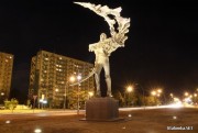 Oszczędności na oświetleniu miasta dotknęły także rzeźbę Patriota, której iluminacje wyłączane są po godzinie 22:00.