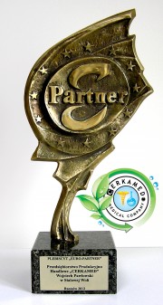 Nagrodę EURO PARTNERA gospodarki województwa podkarpackiego otrzymała firma CERKAMED ze Stalowej Woli, producent specjalistycznych materiałów dla stomatologii. Firma została zaliczona tym samym do najlepszych przedsiębiorstw w kraju spełniających standardy Unii Europejskiej.