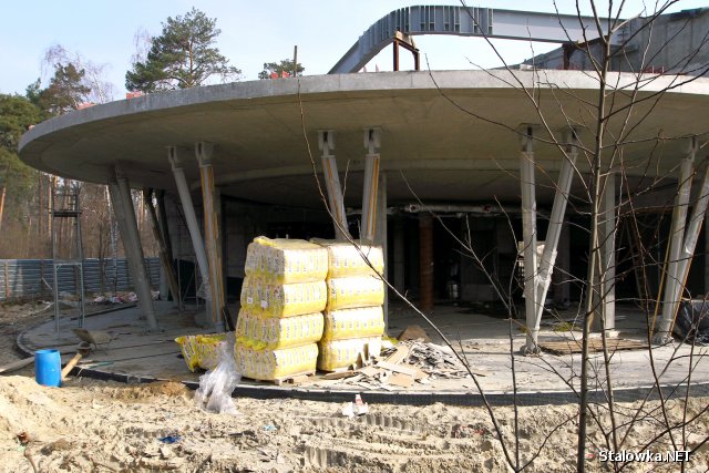 Budowa nowej siedziby Politechniki Rzeszowskiej przy ul. Kwiatkowskiego w Stalowej Woli przebiega zgodnie z planem. 