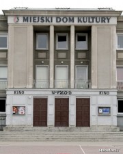 Przypominamy, że zgodnie z planem od dziś Miejski Dom Kultury w Stalowej Woli, a tym samym kino Wrzos będą zamknięte w związku z rozpoczęciem modernizacji wnętrza budynku.