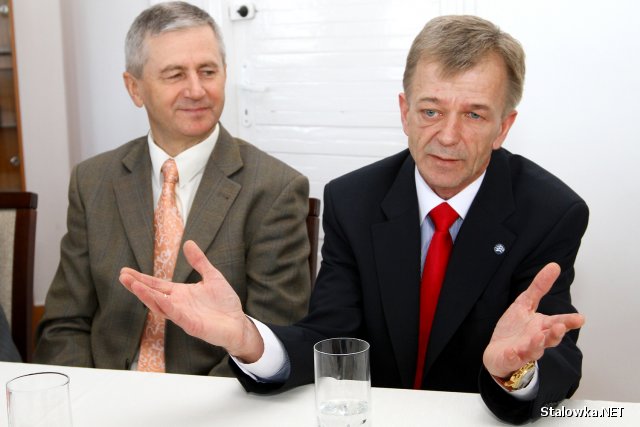 Od lewej: prezes Aeroklubu Polskiego Włodzimierz Skalik, prezes Aeroklubu Stalowowolskiego Krzyszof Wasąg.