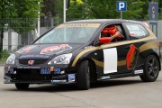Krzysztof Faraś będzie jeździł w tym roku nowym samochodem, z którym jak przyznaje, wiąże duże nadzieje. 
