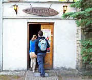 Gościem kawiarenki Przystań przy Klasztorze Braci Kapucynów w Stalowej Woli był w sobotę egzorcysta ks. Marian Rajchel.