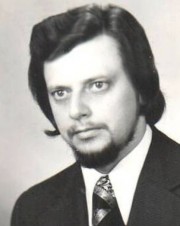 Śp. Stanisław Król, długoletni nauczyciel teorii w Państwowej Szkole Muzycznej I i II stopnia w Stalowej Woli.