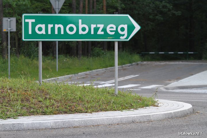 Droga przez hutę łącząca ulicę Grabskiego i Kwiatkowskiego w Stalowej Woli.