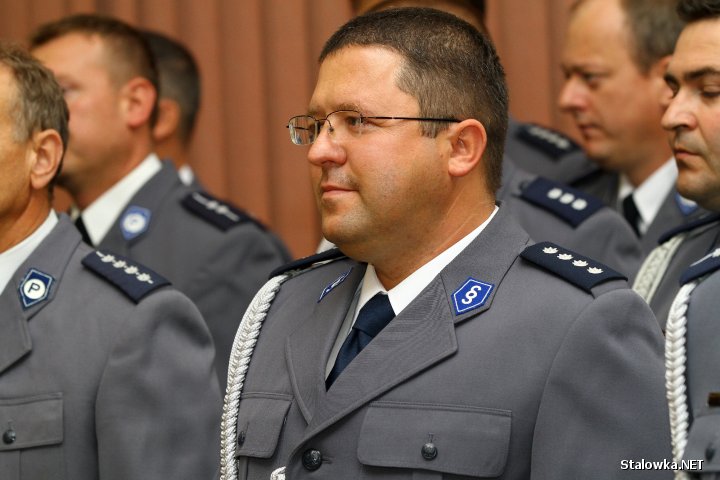 Uroczysta ceremonia przekazania władzy nowemu komendantowi inspektorowi Edwardowi Ząbkowi w Komendzie Powiatowej Policji w Stalowej Woli.