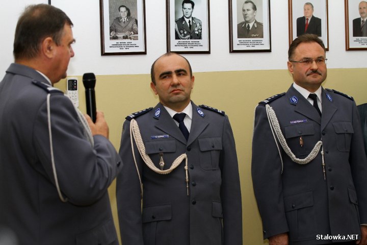 Uroczysta ceremonia przekazania władzy nowemu komendantowi inspektorowi Edwardowi Ząbkowi w Komendzie Powiatowej Policji w Stalowej Woli.