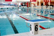 Temperatura wody w basenie wynosi 27-28 stopni Celsjusza, a więc tyle ile jest wymagane dla pływania rekreacyjnego.