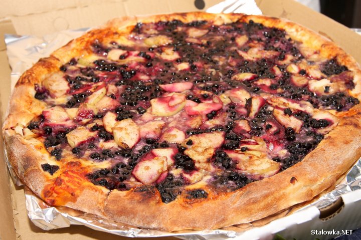Jagodowa pizza przygotowana przez pizzerię Verona.