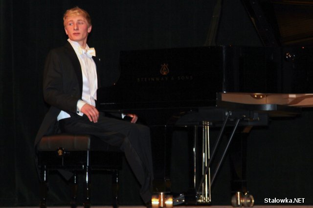 Na scenie zaprezentował się Przemysław Pankiewicz z Krosna, uczeń sanockiej szkoły muzycznej im. Wandy Kossakowej.