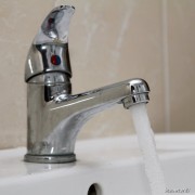 Miejscy radni przyjęli wniosek o przedłużenie obowiązujących taryf za wodę i ścieki.
