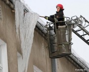 Inspektorzy powiatowych oddziałów nadzoru budowlanego mogą ukarać zarządcę budynku mandatem do 500 złotych.