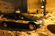 Mieszkańców bloku przy ulicy Ofiar Katynia 13 zaniepokoiła ilość użytych sił do wejścia do mieszkania.