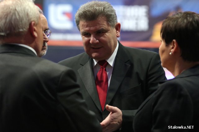 Strony dają sobie kolejną szansę. Tym razem o pomoc poprosili wicemarszałka Zygmunta Cholewińskiego, którego widzą w roli mediatora.