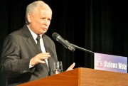 Jarosław Kaczyński spotkał się w niedzielę z mieszkańcami Stalowej Woli. Do MDK przyszło ok. 800 osób.