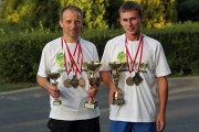 Krzysztof Krawczyk (od lewej) jest doświadczonym zawodnikiem. W biegach startuje już od kilku lat. Z kolei Paweł Kurkiewicz wystartował po raz pierwszy, a w stalowowolskiej komendzie służbę zaczął miesiąc temu.