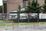 Na parkingu obok 3 bramy HSW można oglądać fotograficzną wystawę plenerową Solidarności i pracy. Sierpień Stalowej Woli 22.08.-1.09.1088.