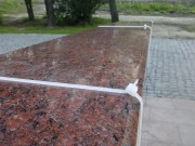 Opaski zaciskowe na barierkach mostków w stalowowolskim Parku Miejskim ranią dłonie mieszkańców. Wkrótce mają one zniknąć.