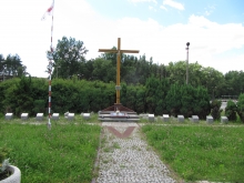 Krzyż pamiątkowy przy HSW