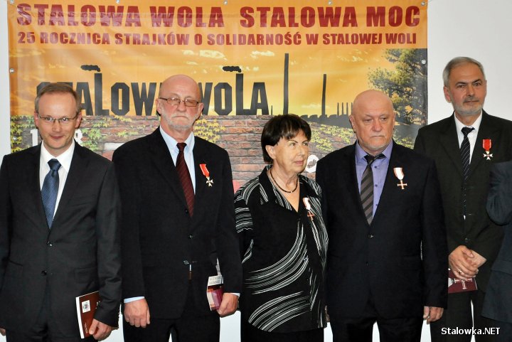 13 działaczy Solidarności, w tym siedmiu ze Stalowej Woli otrzymało dziś państwowe odznaczenia za walkę o wolność.
