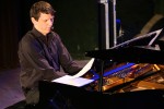 Jakub Rojek jest pianistą i kompozytorem. Ukończył stalowowolską PSM I i II stopnia im. Ignacego Paderewskiego oraz Konserwatorium Nowej Anglii w Bostonie na Wydziale Jazzu.