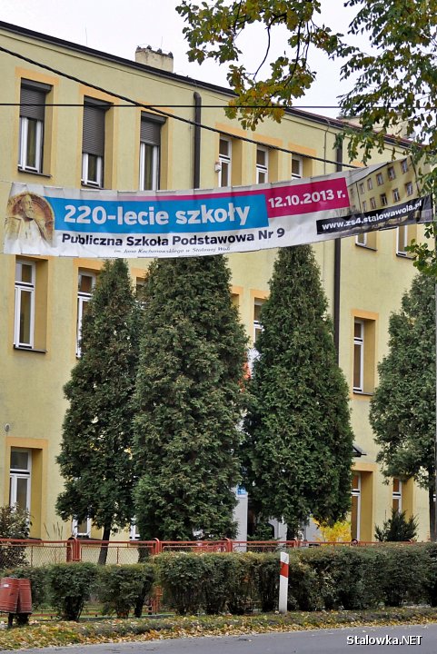 Publiczna Szkoła Podstawowa nr 9 im. Jana Kochanowskiego w Stalowej Woli obchodzi dziś 220-lecie istnienia.