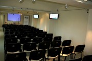 Muzeum Regionalne w Stalowej Woli otworzyło właśnie nową salę szkoleniowo-wystawienniczą, wyposażoną w najnowocześniejszy sprzęt audio-wideo, system nagłośnieniowy, meble konferencyjne oraz udogodnienia dla osób z dysfunkcjami m.in. wzroku i słuchu.
