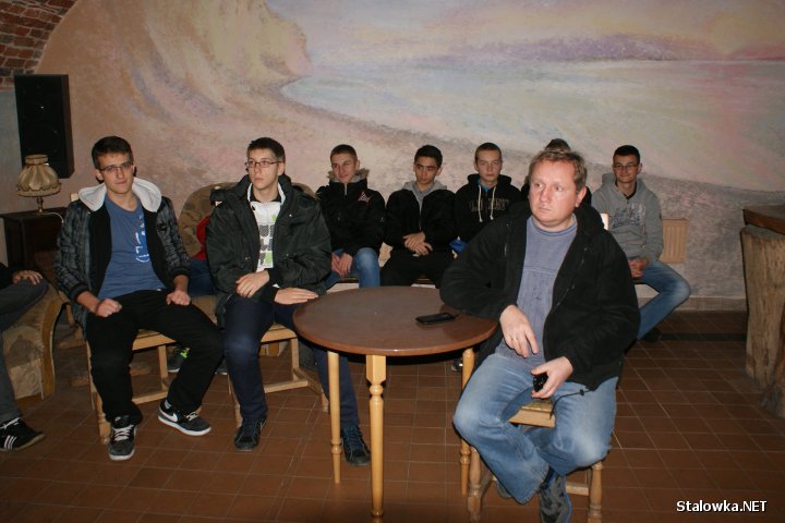 Pedagog Dariusz Zalewski mówił w stalowowolskiej kawiarence Przystań o bezstresowym i klasycznym wychowaniu.