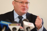 Prezydent Stalowej Woli Andrzej Szlęzak stwierdził, że 27 grudnia 2013 roku miejscy radni podjęli się próby dewastacji budżetu na 2014 rok.