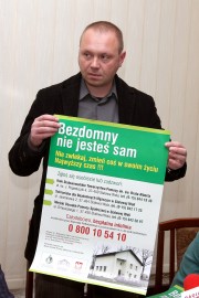 0-800 10 54 10 - Wojewoda Podkarpacki uruchomił bezpłatną infolinie dla osób bezdomnych.