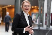 Łukacijewska znana jest w Parlamencie Europejskim z działania ponad partyjnymi sporami. Organizując staże dla młodych ludzi współpracuje z posłami innych frakcji.