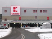Wczoraj w markecie Kaufland w Stalowej Woli prowadzono poszukiwania ładunków wybuchowych w związku z alarmem ogłoszonym we wszystkich sklepach sieci w kraju.
