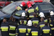 Strażacy ratownicy z OSP w Stalowej Woli i Zaleszanach przechodzą szkolenie z ratownictwa technicznego.