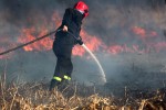 Po godzinne akcji gaśniczej pożar został ugaszony. Spaleniu uległo 2 hektary traw i nieużytków. Prawdopodobną przyczyną pożaru było podpalenie.