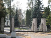 Pan Marek sugeruje by na noc zamykać bramy Cmentarza Komunalnego w Stalowej Woli.