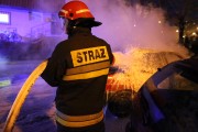Strażacy ugasili pożar samochodu przy pomocy piany średniej. Właściciel oszacował swoje straty na 1500 złotych.