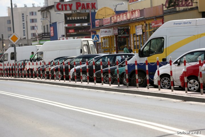 Urząd Miasta w Stalowej Woli rozważa możliwość powrotu do stref płatnego parkowania m.in. wzdłuż ul. Okulickiego.