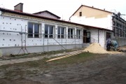 Inwestycja związana z modernizacją budynku po szkole w Pysznicy finansowana jest ze środków pochodzących z budżetu gminy, zaś na prace termomodernizacyjne pozyskano środki z RPO WP 2007-2013.