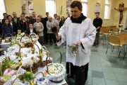 Od wczesnych godzin rannych wierni święcą pokarmy we wszystkich kościołach w Polsce. 